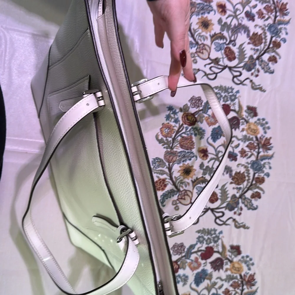 Michael Kors MK Aria Medium White Leather Tote with Silver Hardware EUC
